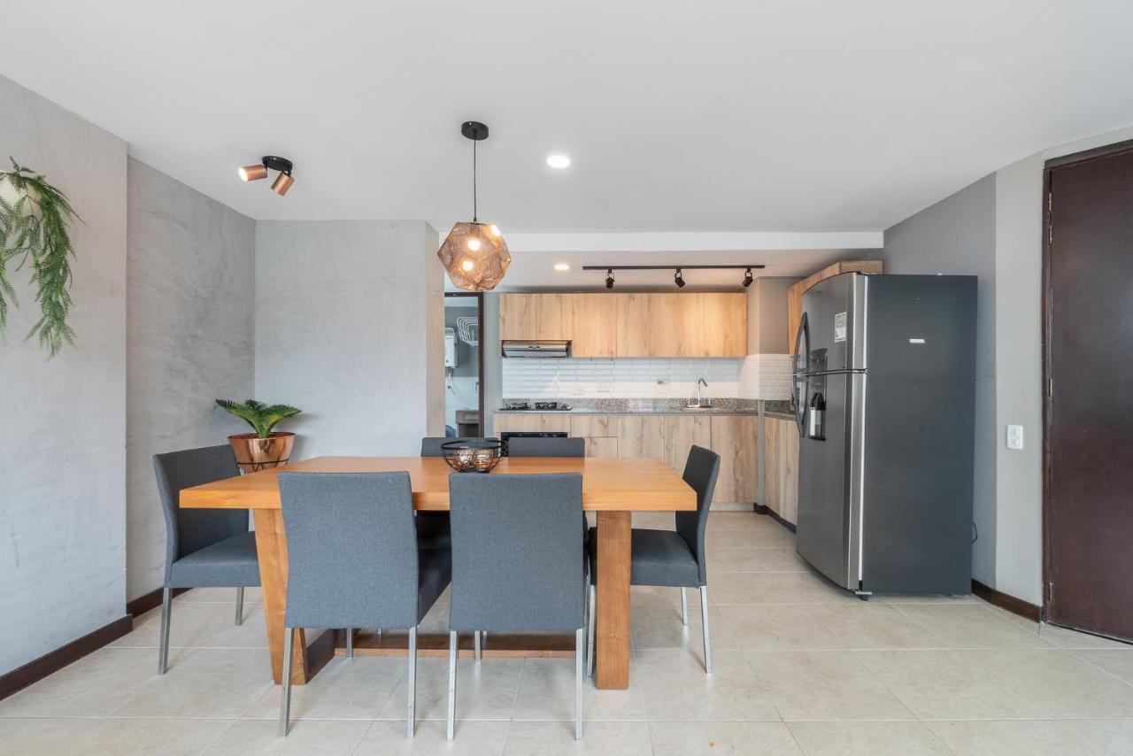 Apartamentos Poblado Alejandria By Housy Host Medellín Eksteriør bilde