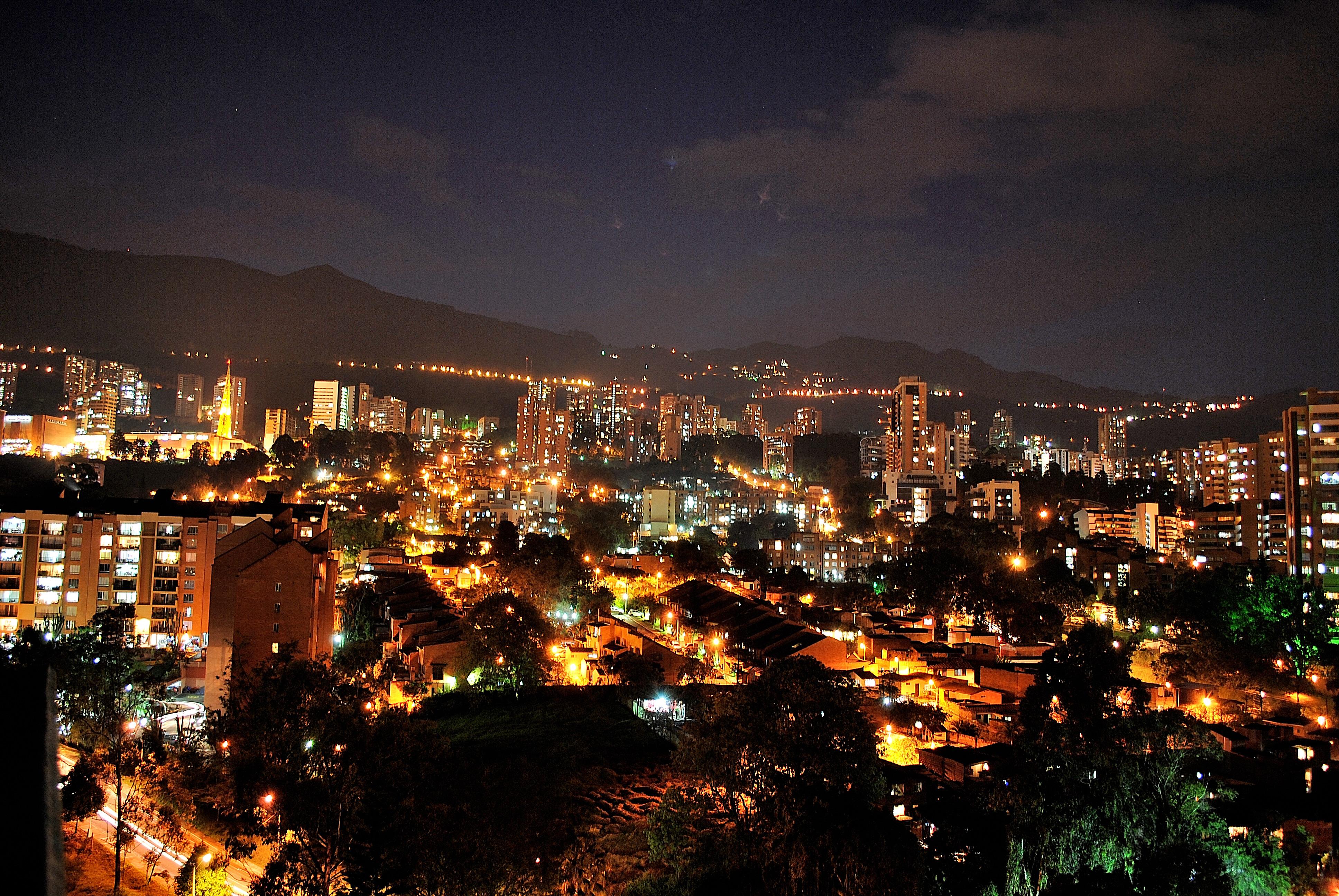 Apartamentos Poblado Alejandria By Housy Host Medellín Eksteriør bilde