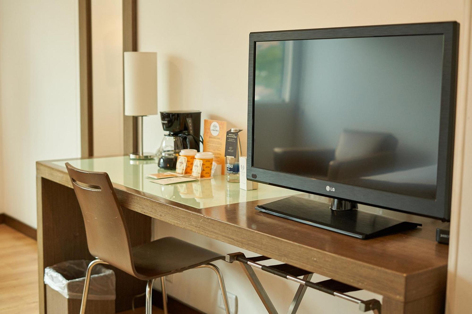 Apartamentos Poblado Alejandria By Housy Host Medellín Eksteriør bilde