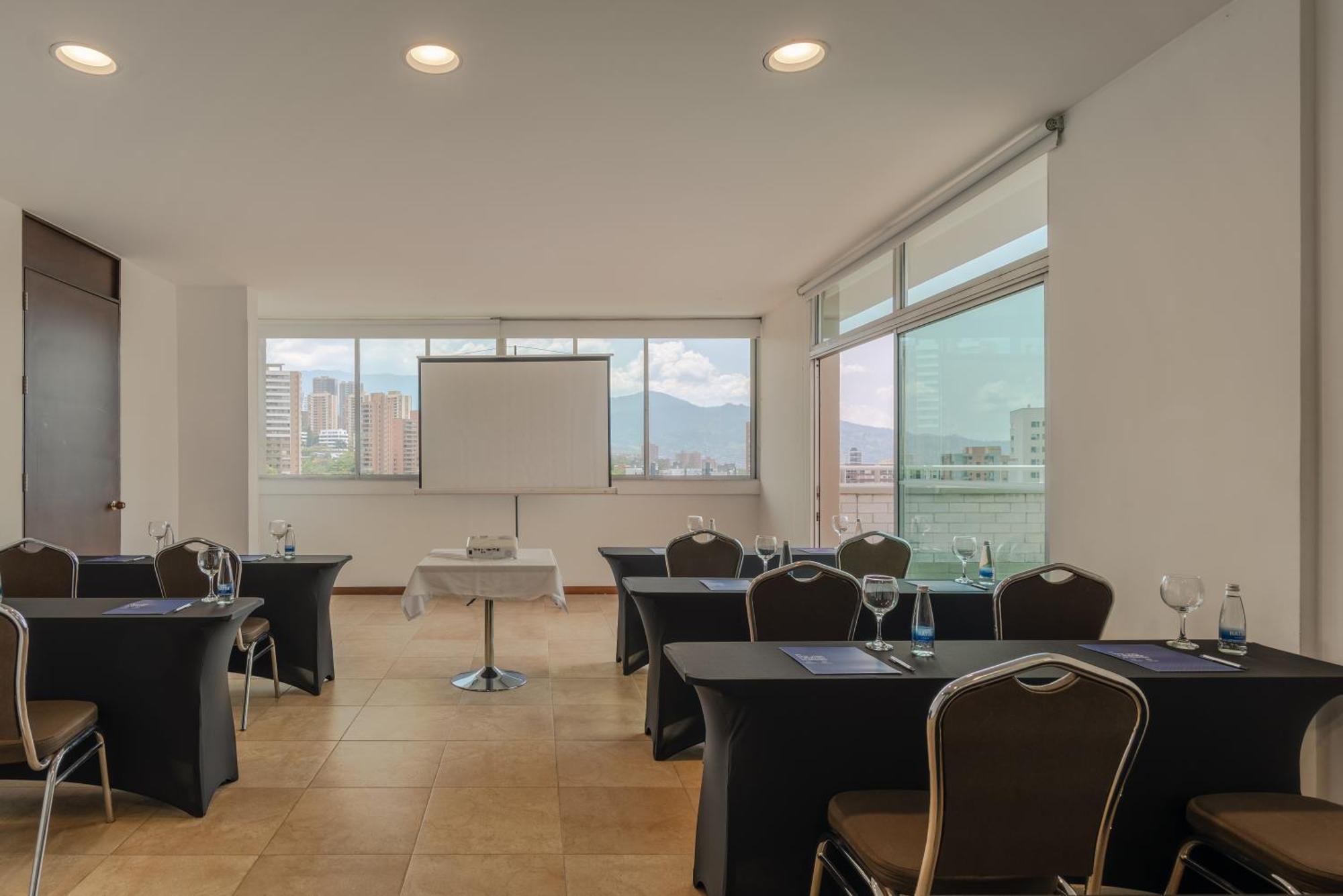 Apartamentos Poblado Alejandria By Housy Host Medellín Eksteriør bilde